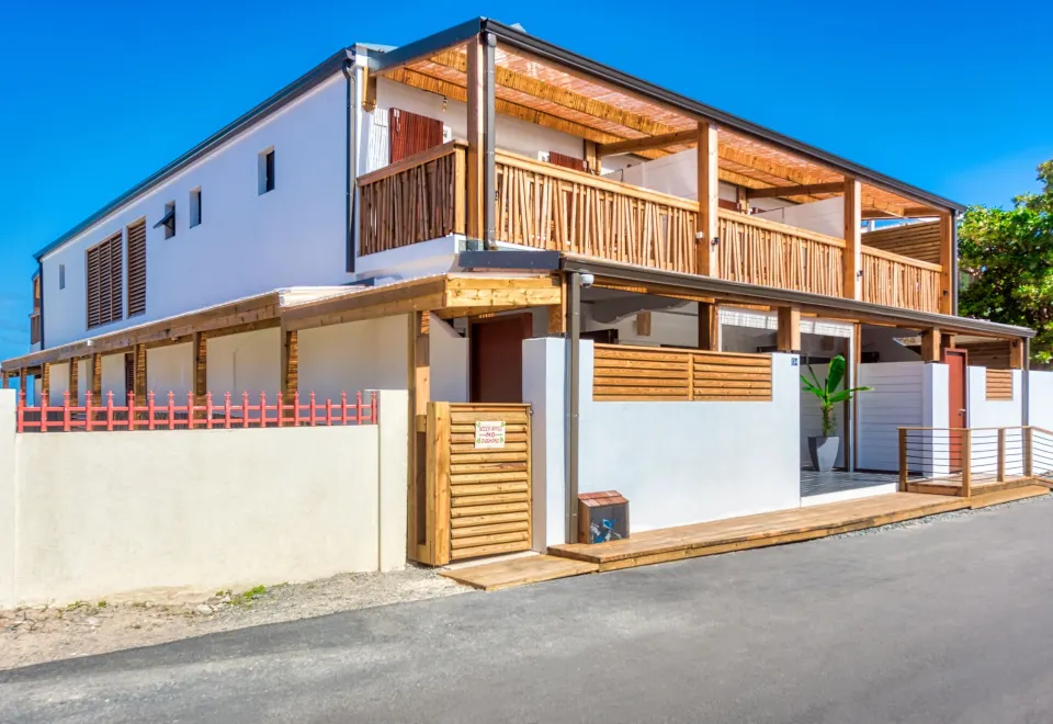 road side view of the Love Boutique Hotel, Grand Case, st martin