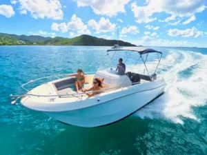 7.5 meter private powerboat charter speeding across turquoise water near St Martin island