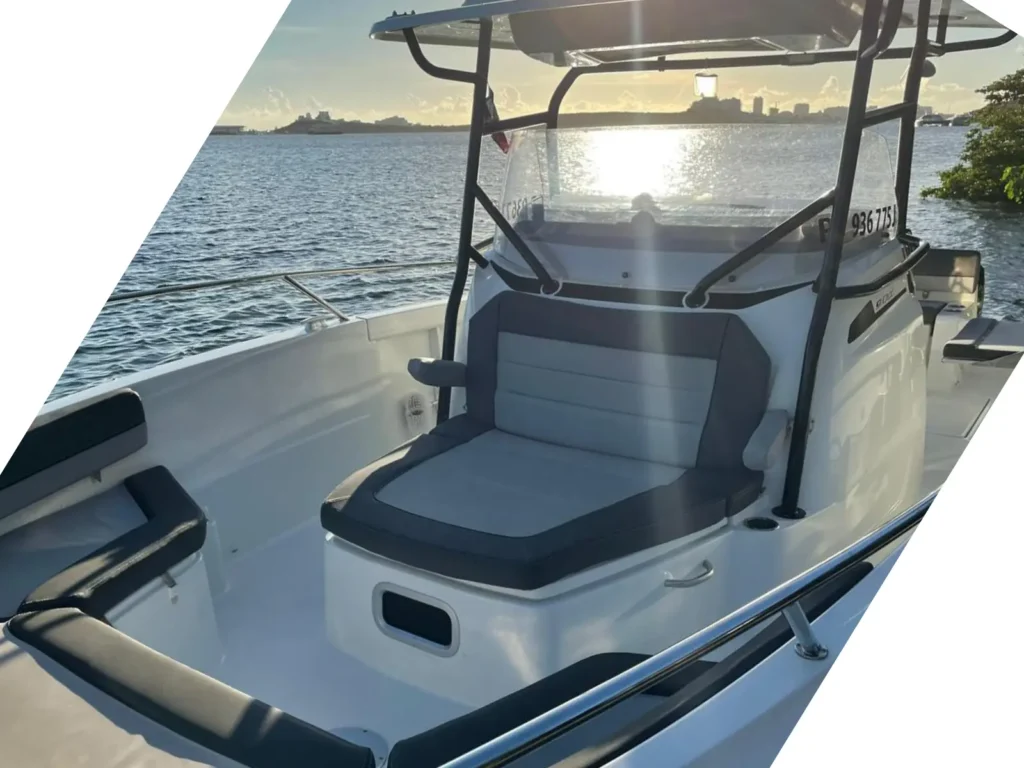 Center console seating area on 30ft Cap Camarat private boat St Martin